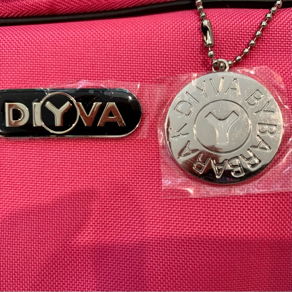 FREE W/PURCHASE Real Housewives of NY fans! Diyva toolkit NWOT - Picture 3 of 8